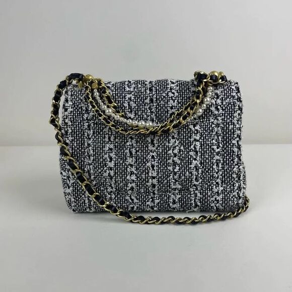 Chanel Women Pre-Loved Bag Very Good Condition - Picture 4 of 9